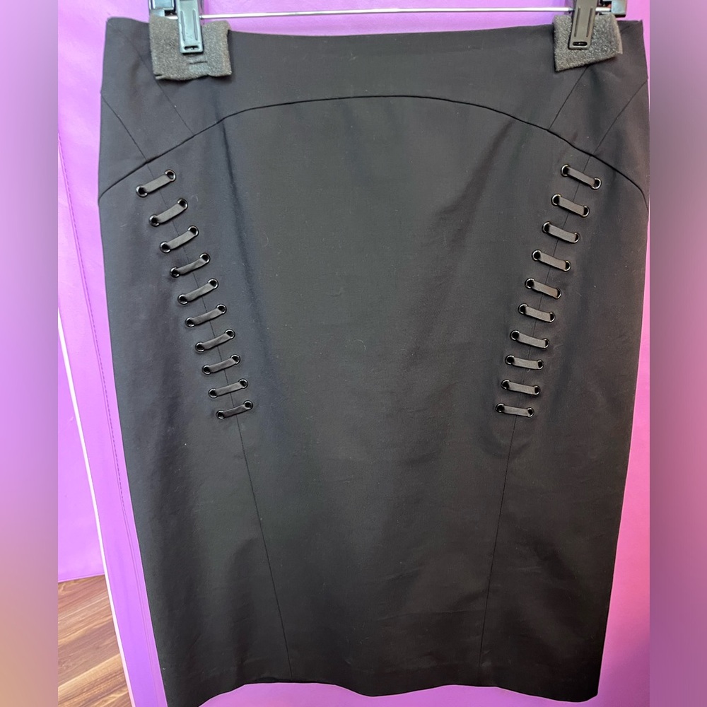 EUC- Black Pencil Skirt- size 8. Laced ribbon detail on front. Has stretch